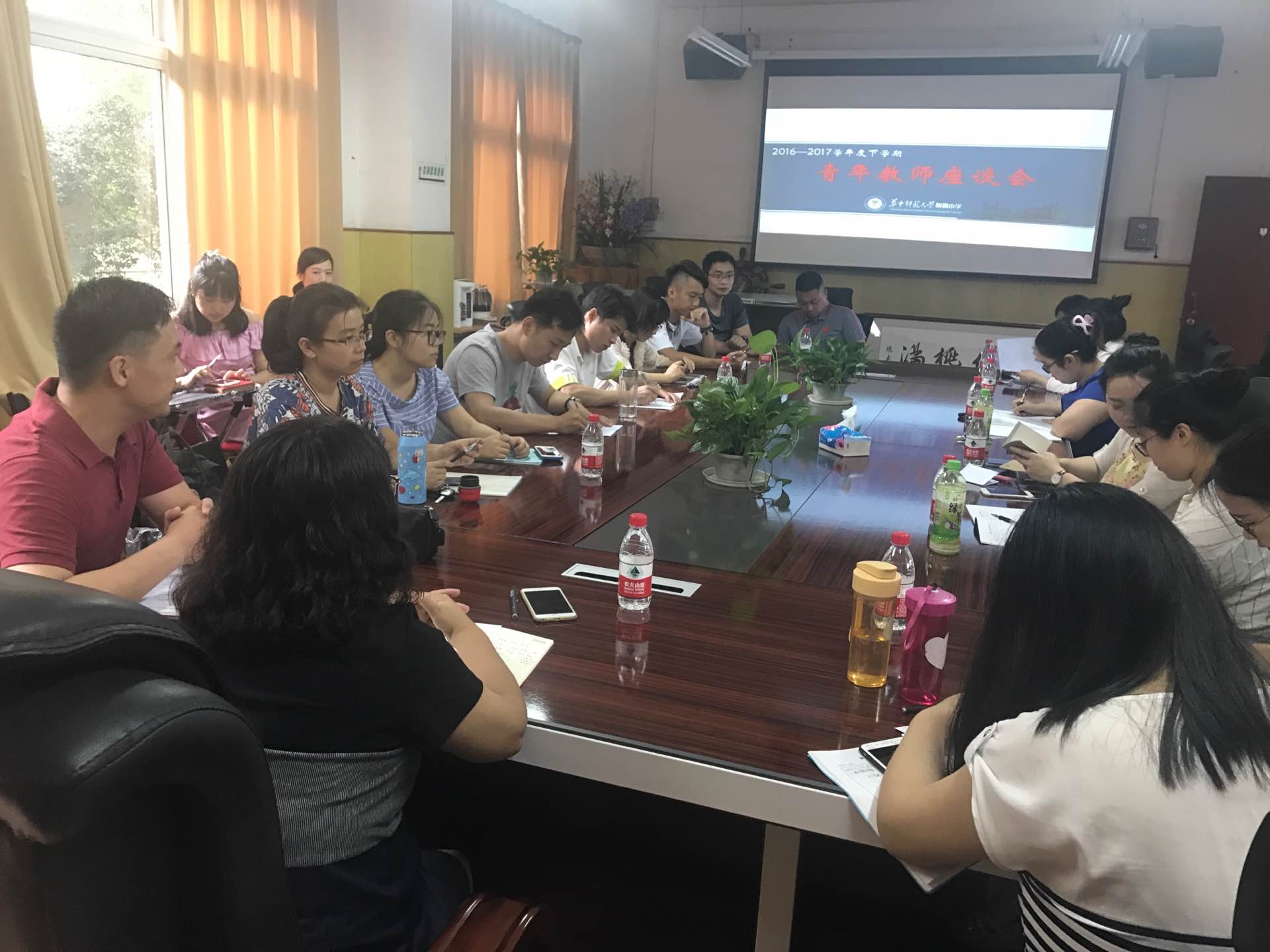 在奉献中收获，在耕耘中成长